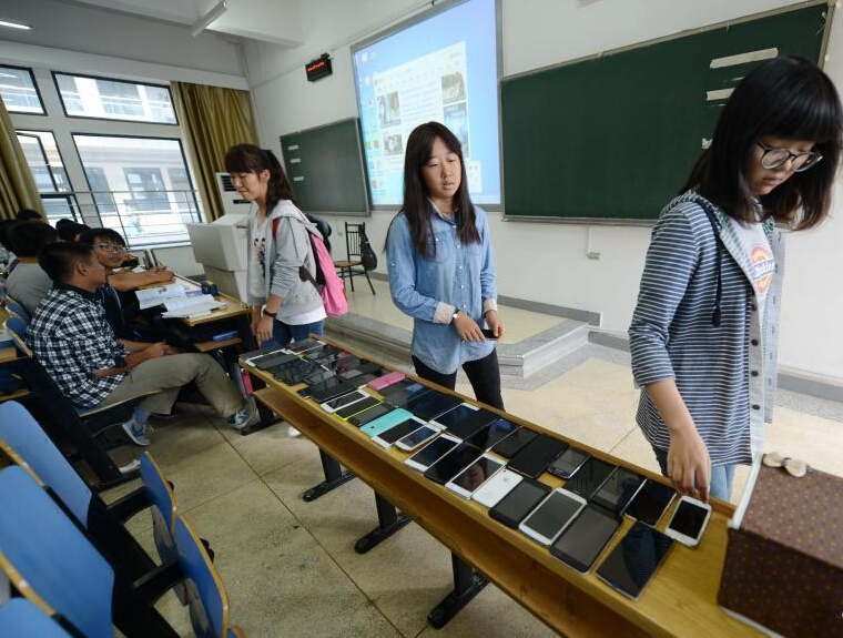 ����һ��У���ϿΡ���ͷ�塱 ��ǰ�Ƚ��ֻ���