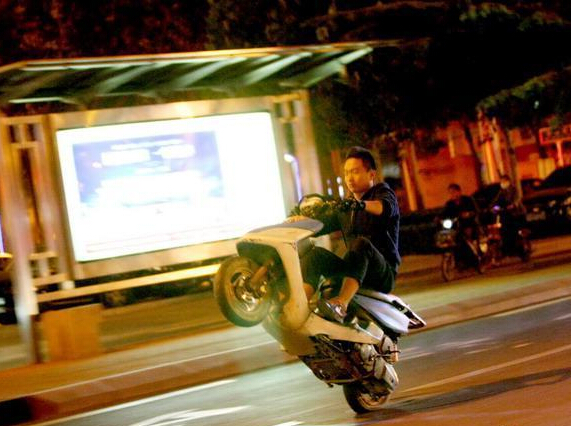 ʯ��ׯ����ҹ��쭳��塱 ���ֶ�Ϊ��ѧ����