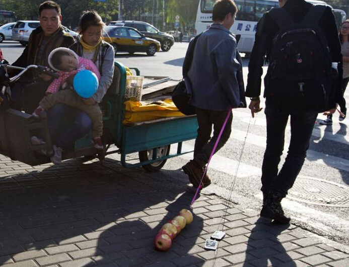 ������ͷ����Ϊ�����ҡ���ƻ������Χ�ۡ�