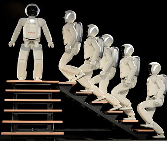 本田展示最新版本Asimo机器人 会跑步跳舞踢足球(高清组图)”