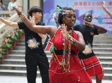 �Ͼ���У�ٰ�����Ļ��� �����ѧ��ͬ����Сƻ������