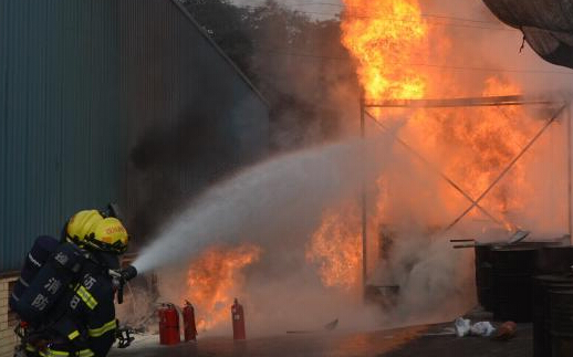 �Ĵ�����һ���ϳ�ͻ����� �����ٱ������˾ȡ�