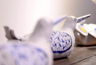 ����ɫ��������ϵ�к��մ���Ե��