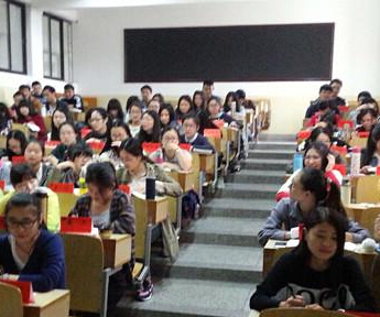 ����һ��ѧԺѧ���Ͽΰ�ϯλ�� �����ʱ�����