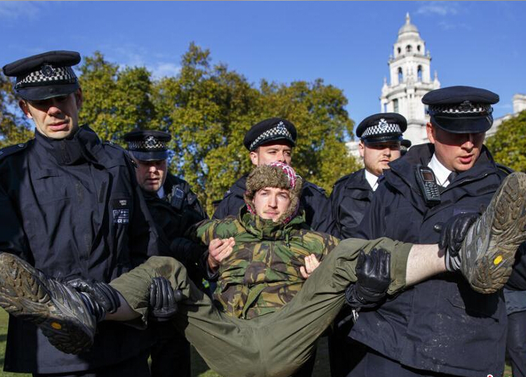 �׶�ʾ�����⾯���峡 15�����ڱ�������