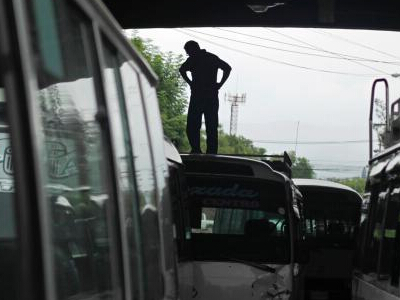 �鶼��˹����ϵͳ��չ� ��·��Ϊͣ������