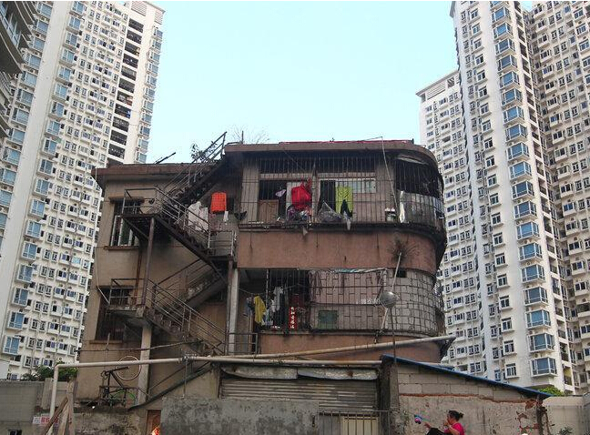 ����һ���ӻ�����¥��Χ�ɡ��µ�����