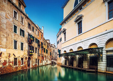 �߽��������ˮ��֮�ǡ�����˹��