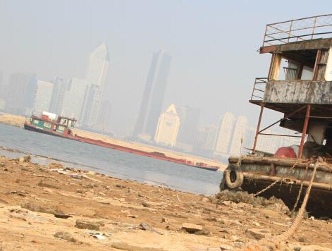 �ӽ������ˮ�� ��̲�Ӳݴ�������ͣ�����ߡ�