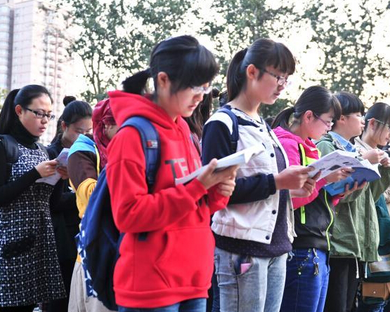 ɽ��ǧ���ѧ���жӳ��� ����˯�������ѧ�硱