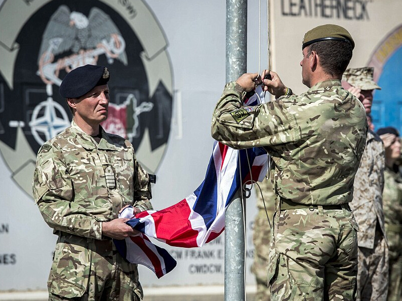 �������ж����� Ӣ������פ��Ӫ�ء�