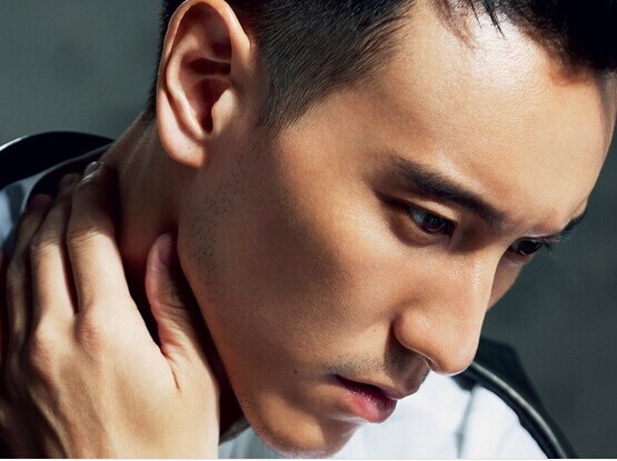 王阳明首登《芭莎珠宝》 阳光王子展现真实一天”