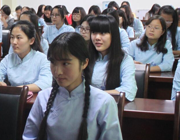 ����һ��ѧ����Ů��ѧ�� ����������ϿΡ�