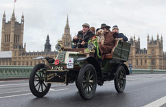 Ӣ��������ү��Ѳ�� �����ϳ�ʻ���׶ؽ�ͷ��