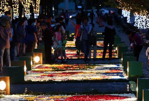 �����ʻ��ڿ�Ļ ��쵻�̺�������ҹɫ��