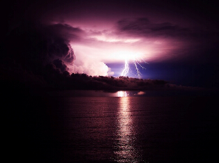 �Ĵ���������ҹ�����ƺڰ����������硱