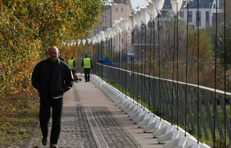 8000ֻ���������ع�������ǽ 11��9�����ŷɡ�