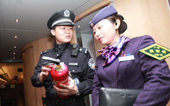 APEC�ڼ����·�ּ�ǿ�ÿ����������г���ȫά�ȹ�����