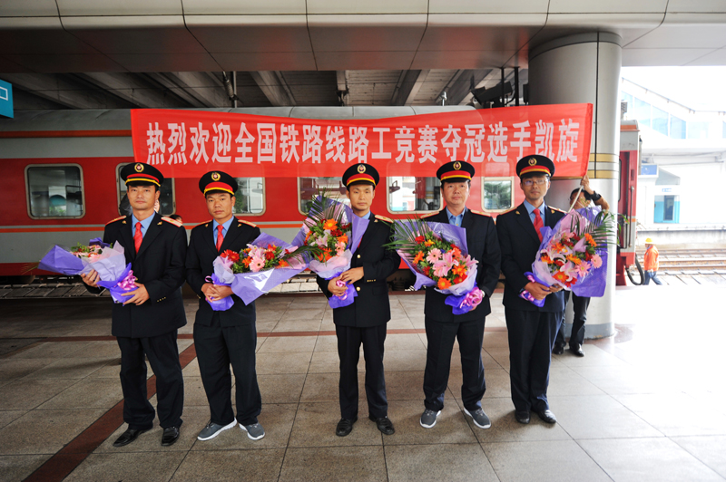 �ʻ����ڶ��Ӣ�ۡ�