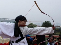 ���ϸ�У���������� ѧ���ź�������ǧ�괫ͳ��