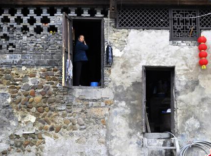 ��Ἱ����ڲ����ı߳�������顱