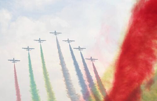 阿联酋“骑士”飞行队中国首秀”