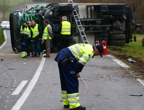 ��ʿ����������������ײ�¹� ����1��������