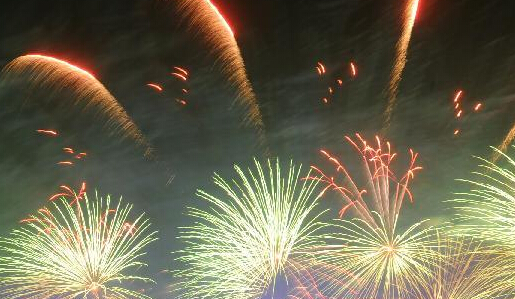 北京为APEC会议举行焰火表演”