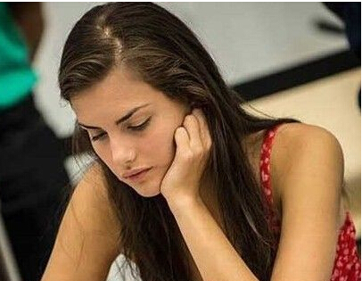 新一代国象女神出现 加拿大19岁美女棋手照片曝光”