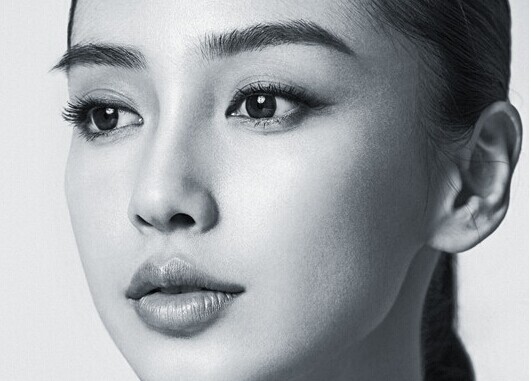 Angelababy质感写真湿发出镜 宅男女神青春正盛”