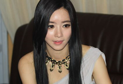 洪秀儿发表“脱单”宣言:想找个中国男朋友(图)”