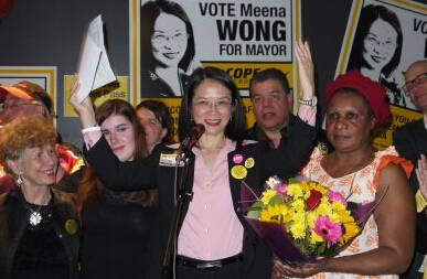 温哥华市长华裔候选人落败后演讲 将继续为民发声”