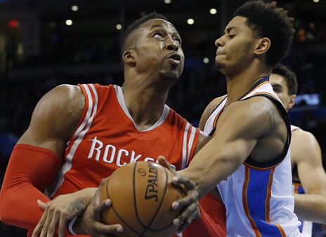 哈登19+9黑贝关键篮板 双方屡爆冲突火箭胜雷霆”