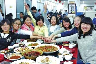 ֣�ݴ�ѧһ��ѧ�����ҡ�8λŮ��ȫ�����С�