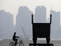 10�·��ҹ�70�����г�����69��סլ�۸񻷱��½���