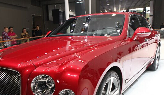 人民网直击2014广州车展 宾利全新慕尚极致版”