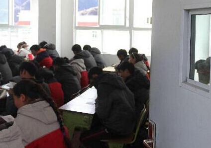 �Ĵ���������ѧУ��ظ��Ρ�