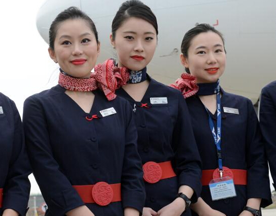 福州首条洲际航线开通 空姐成一道靓丽风景”