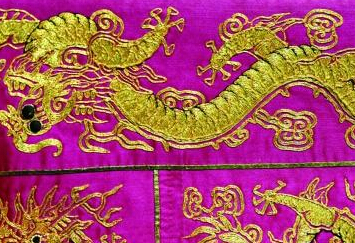 乾隆御赐“紫衣袈裟”重回栖霞寺 曾落60多年(图)”