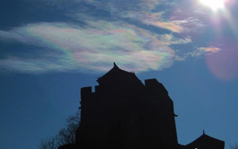 河北金山岭长城现五彩云霞”