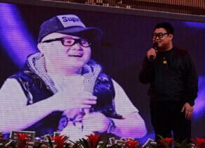 陆海涛空降余江参加演出和李咏同台场面热闹”