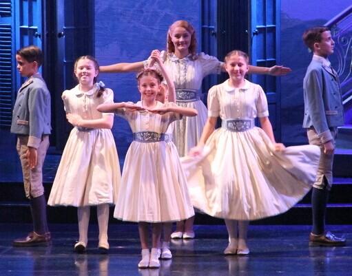 组图:百老汇经典《音乐之声》开演 温暖冬日京城”