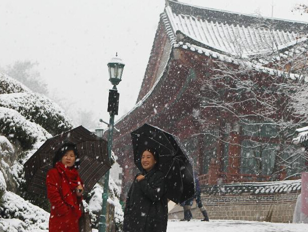 �׶�ͻ����ѩ��