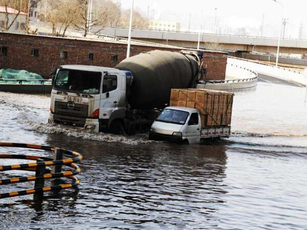 ���ݹ�ˮ�ܵ������ֳ�һƬ���� ��������ˮ�����Ӱ�족