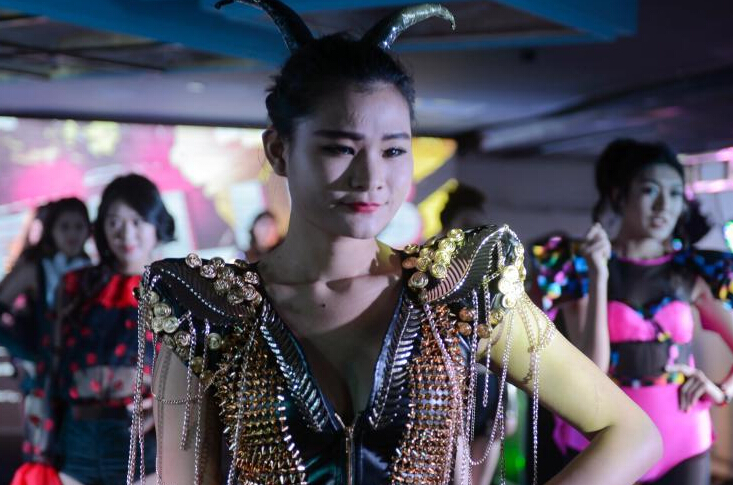 山西太原上演“十二星座”模特走秀”