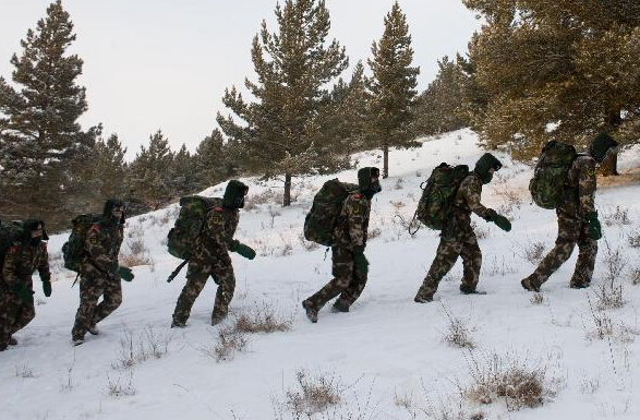 战严寒 砺兵志”