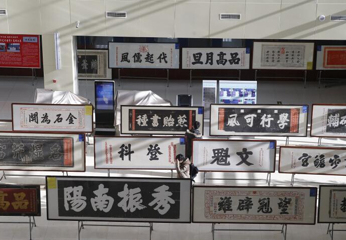 �Ҷ���Ƭ������УѲչ ��90�󡱸��ܴ�ͳ�Ļ���ʽ��