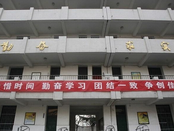 ����һ��ѧ������ʮ�����ӳ�е���ҡ�