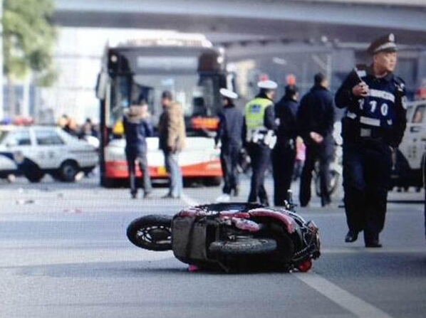 �ɶ�һ������ʧ�س�ײ·�� ���������ˡ�