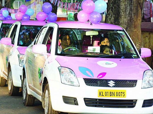 印度推广女司机驾驶女士专用的士 现粉色车队”